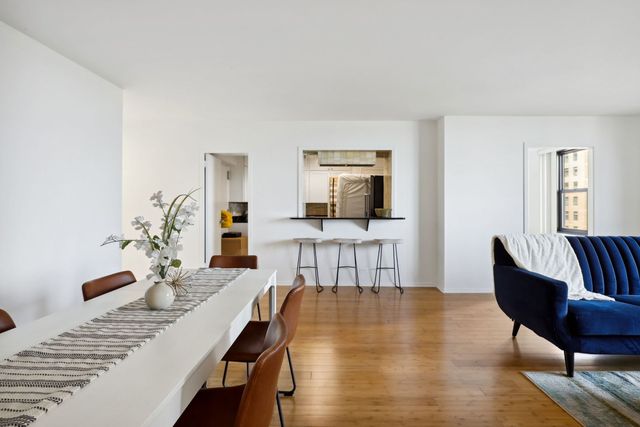 3150 N Lake Shore Drive 8E, Chicago, IL 60657