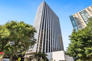 3150 N Lake Shore Drive 8E, Chicago, IL 60657