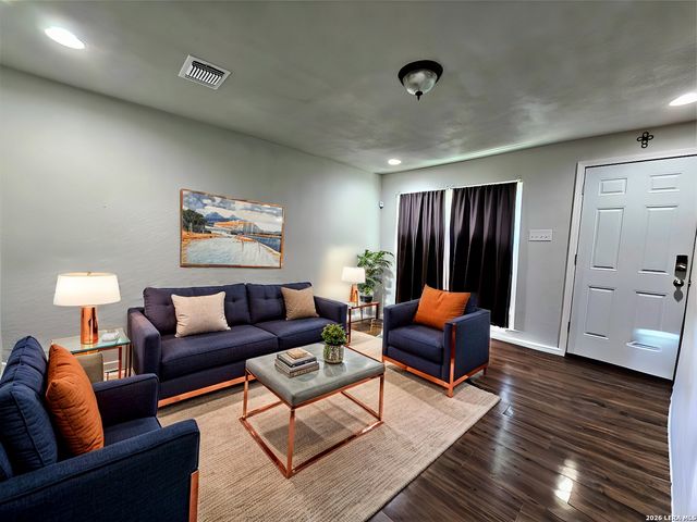 415 N Erskine, Seguin, TX 78155