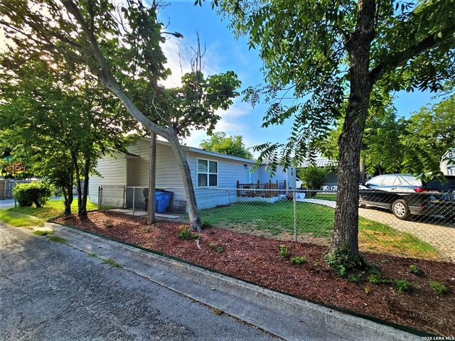 415 N Erskine, Seguin, TX 78155