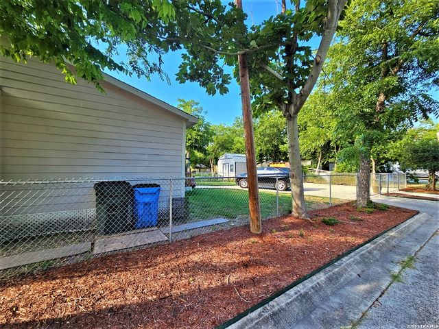 415 N Erskine, Seguin, TX 78155