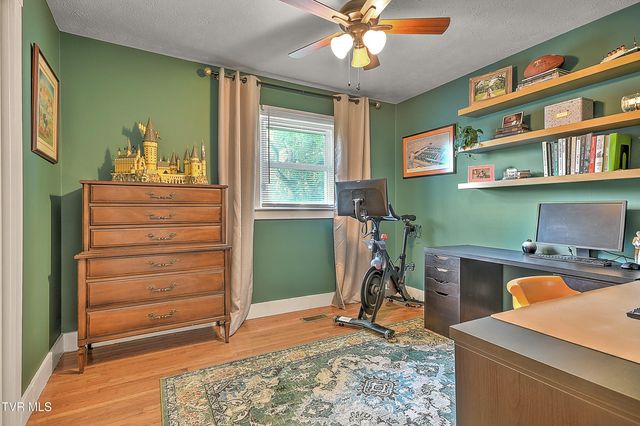 1144 Sourmash Drive, Kingsport, TN 37660
