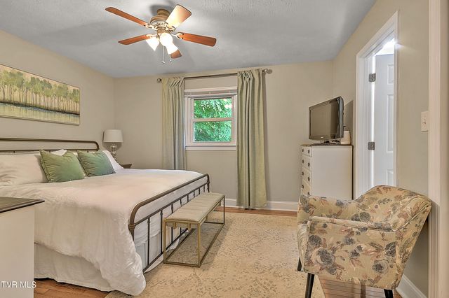 1144 Sourmash Drive, Kingsport, TN 37660
