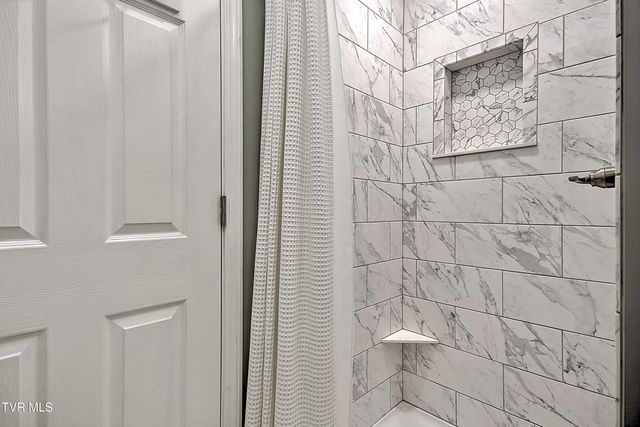 1144 Sourmash Drive, Kingsport, TN 37660