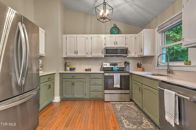 1144 Sourmash Drive, Kingsport, TN 37660