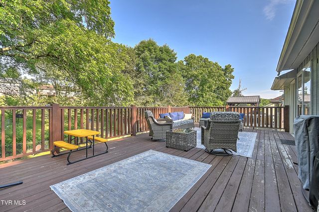1144 Sourmash Drive, Kingsport, TN 37660