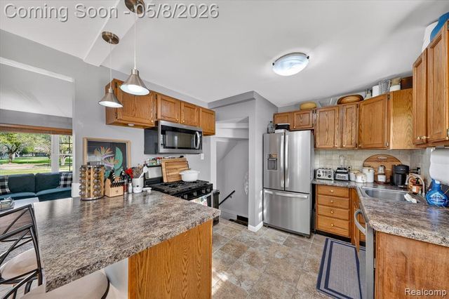 22927 Lakeshore Drive, Saint Clair Shores, MI 48080
