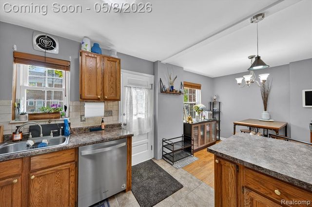22927 Lakeshore Drive, Saint Clair Shores, MI 48080