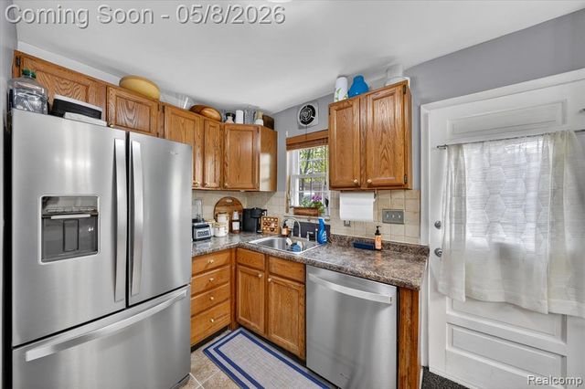 22927 Lakeshore Drive, Saint Clair Shores, MI 48080