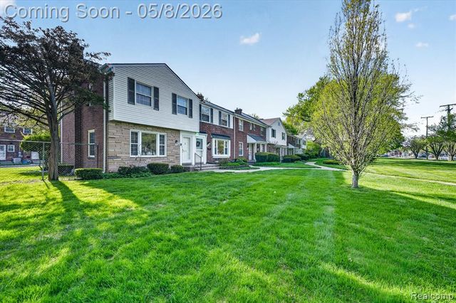22927 Lakeshore Drive, Saint Clair Shores, MI 48080