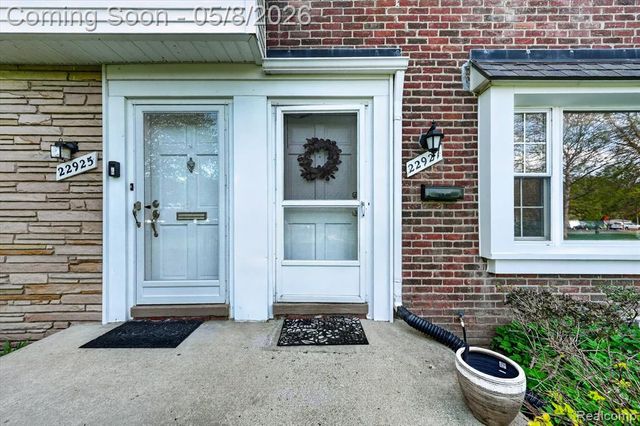 22927 Lakeshore Drive, Saint Clair Shores, MI 48080