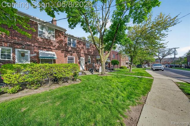 22927 Lakeshore Drive, Saint Clair Shores, MI 48080
