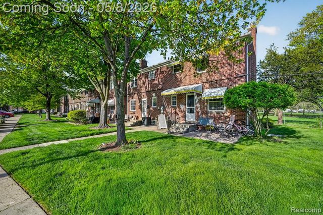 22927 Lakeshore Drive, Saint Clair Shores, MI 48080