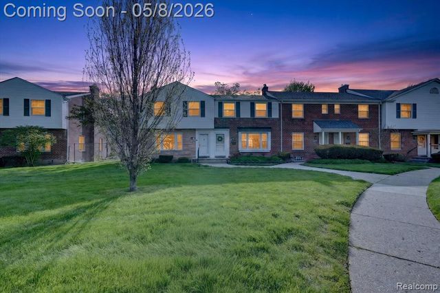 22927 Lakeshore Drive, Saint Clair Shores, MI 48080