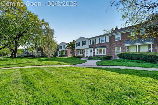 22927 Lakeshore Drive, Saint Clair Shores, MI 48080