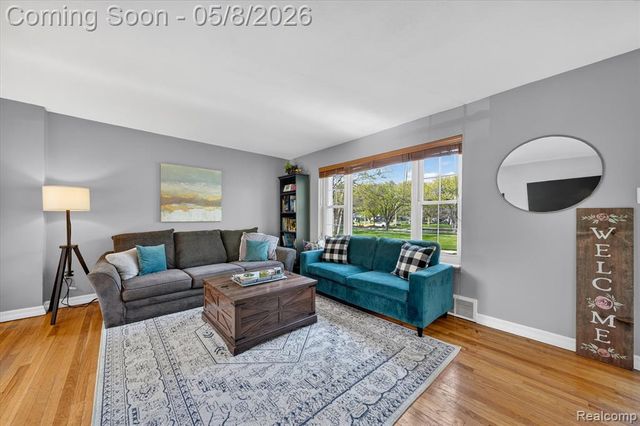 22927 Lakeshore Drive, Saint Clair Shores, MI 48080