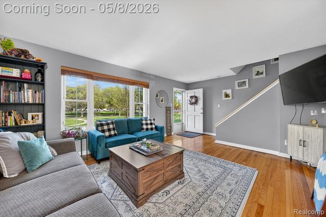22927 Lakeshore Drive, Saint Clair Shores, MI 48080