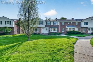 22927 Lakeshore Drive, Saint Clair Shores, MI 48080
