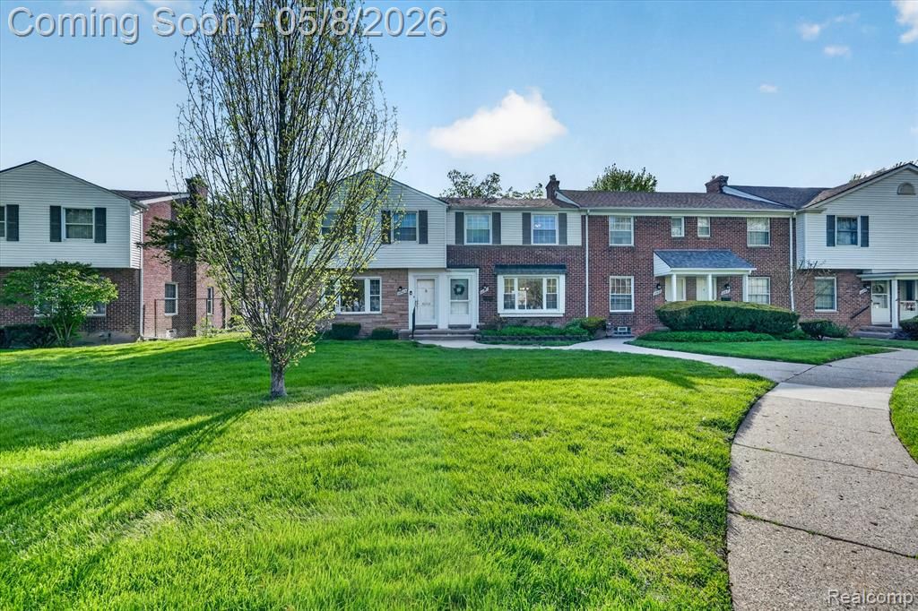 22927 Lakeshore Drive, Saint Clair Shores, MI 48080