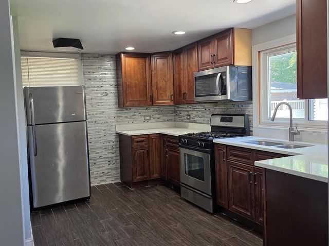 2520 Walnut Street, Blue Island, IL 60406
