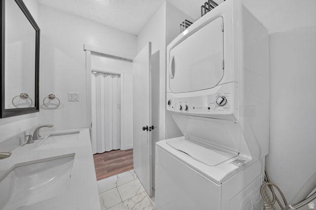 220 E GREENWOOD AVE, Midvale, UT 84047