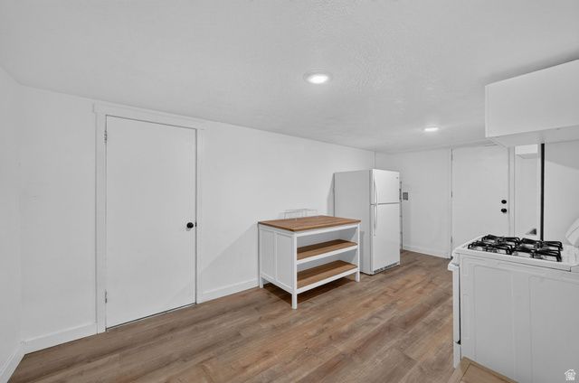 220 E GREENWOOD AVE, Midvale, UT 84047
