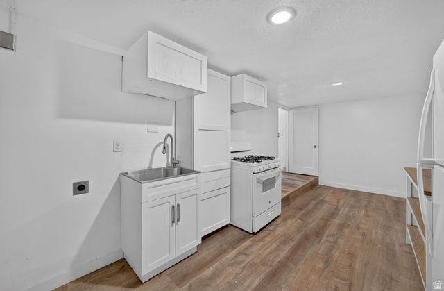 220 E GREENWOOD AVE, Midvale, UT 84047