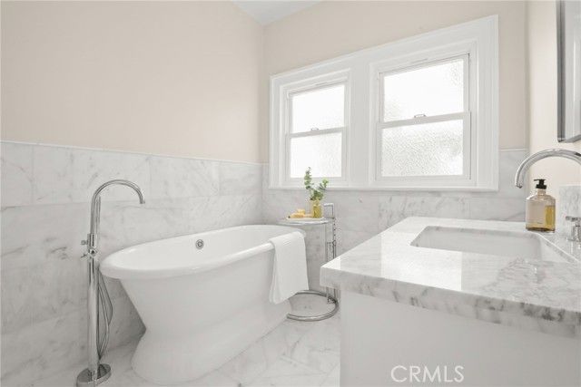 320 S Kingsley, Los Angeles, CA 90020