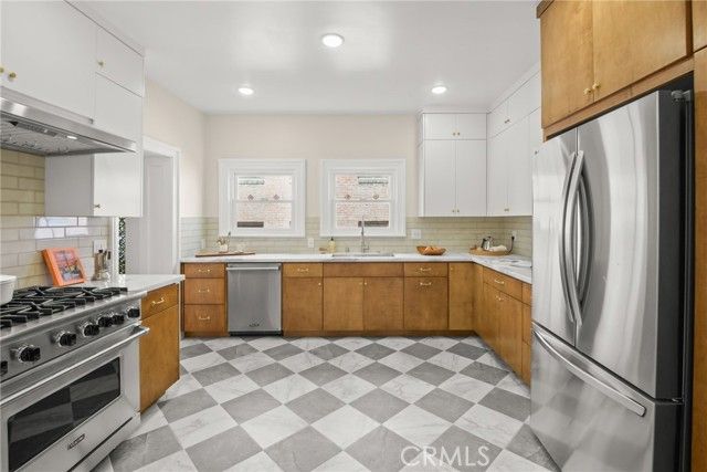 320 S Kingsley, Los Angeles, CA 90020