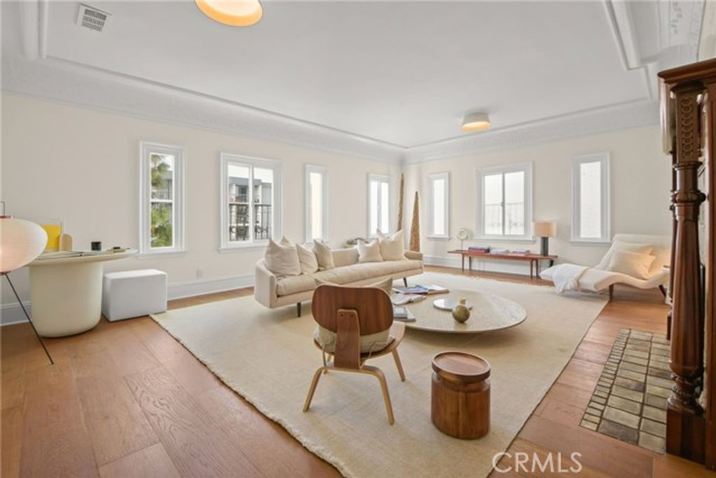 320 S Kingsley, Los Angeles, CA 90020