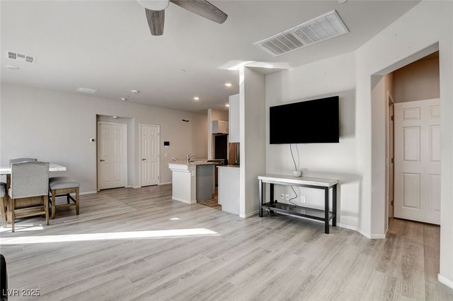 4660 Ridgeley Avenue 101, North Las Vegas, NV 89084