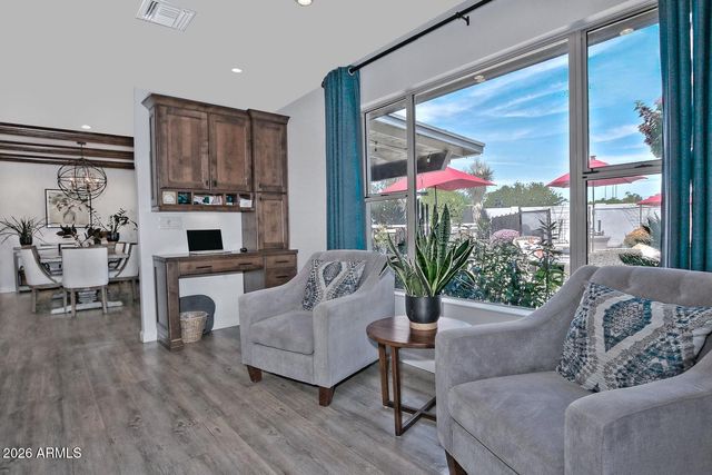 8432 E TURNEY Avenue, Scottsdale, AZ 85251