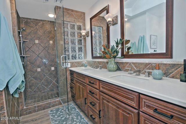 8432 E TURNEY Avenue, Scottsdale, AZ 85251