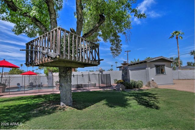 8432 E TURNEY Avenue, Scottsdale, AZ 85251