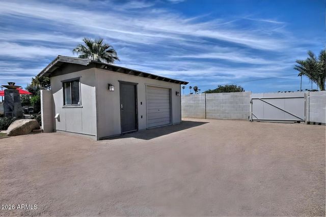 8432 E TURNEY Avenue, Scottsdale, AZ 85251