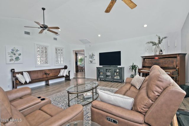 8432 E TURNEY Avenue, Scottsdale, AZ 85251