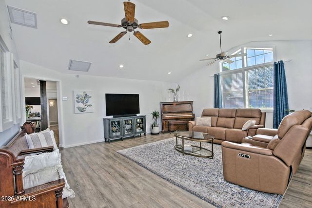 8432 E TURNEY Avenue, Scottsdale, AZ 85251