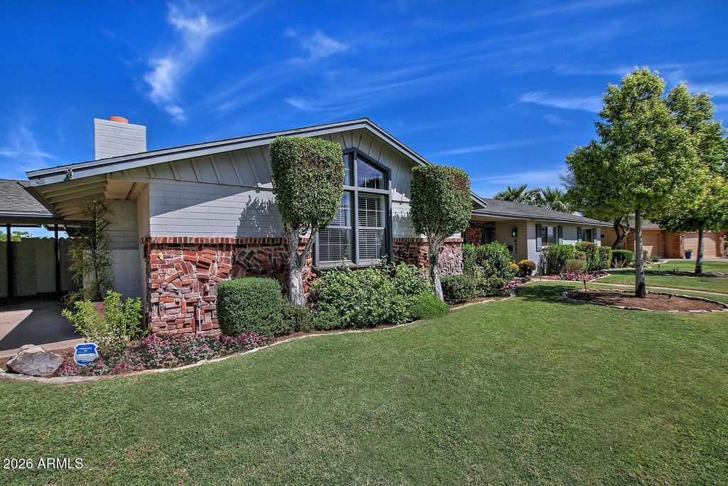 8432 E TURNEY Avenue, Scottsdale, AZ 85251 — photo 2