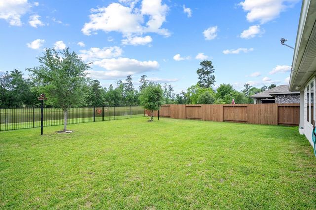 2219 Silver Dove Lane, Conroe, TX 77301