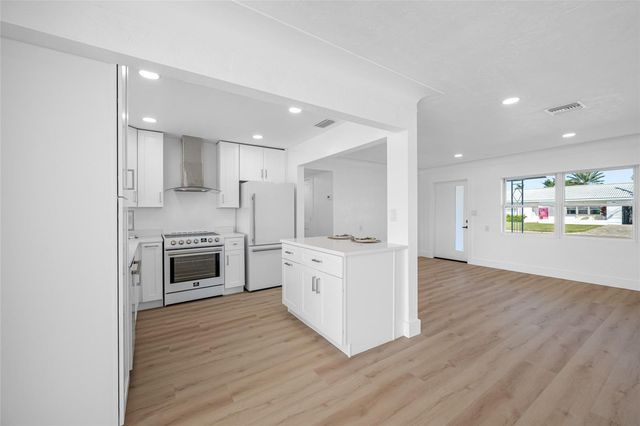 7930 CAUSEWAY BOULEVARD S, St Petersburg, FL 33707