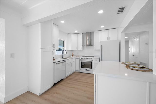 7930 CAUSEWAY BOULEVARD S, St Petersburg, FL 33707