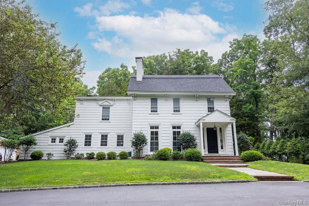 592 Landing Avenue, Smithtown, NY 11787 — photo 2