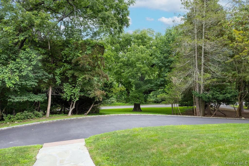 592 Landing Avenue, Smithtown, NY 11787 — photo 5