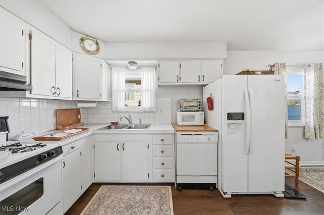 1863 Harding Avenue, Akron, OH 44312