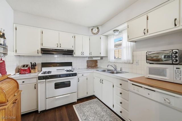 1863 Harding Avenue, Akron, OH 44312