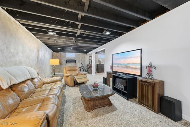 1863 Harding Avenue, Akron, OH 44312