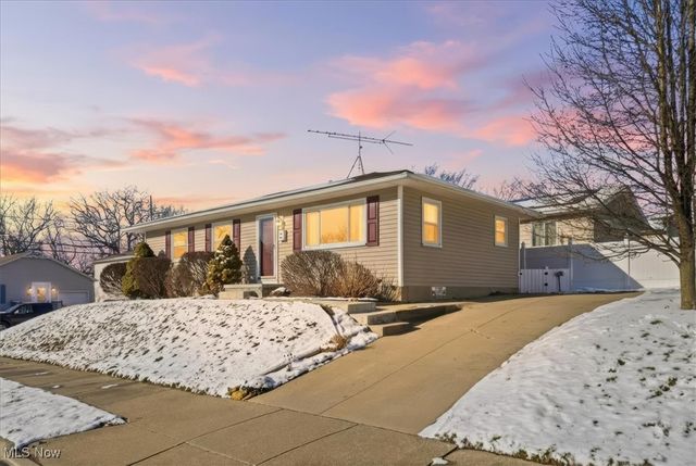 1863 Harding Avenue, Akron, OH 44312