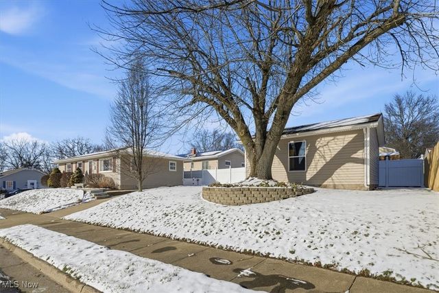 1863 Harding Avenue, Akron, OH 44312