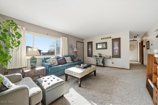 1863 Harding Avenue, Akron, OH 44312