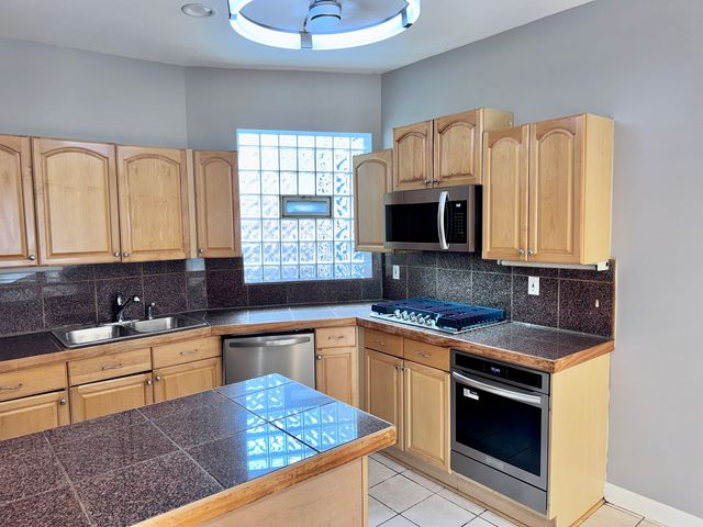 5928 S PRAIRIE Street 3, Chicago, IL 60637